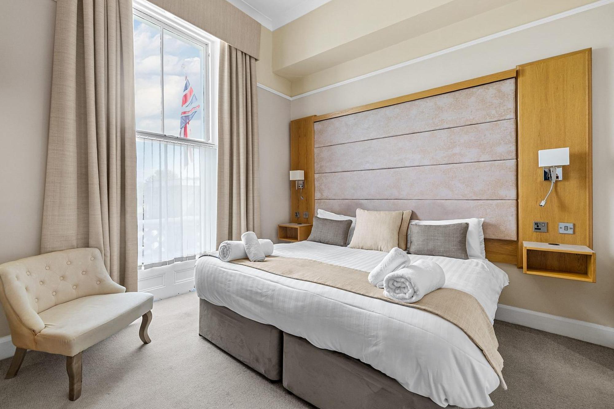 Invicta Hotel 4*