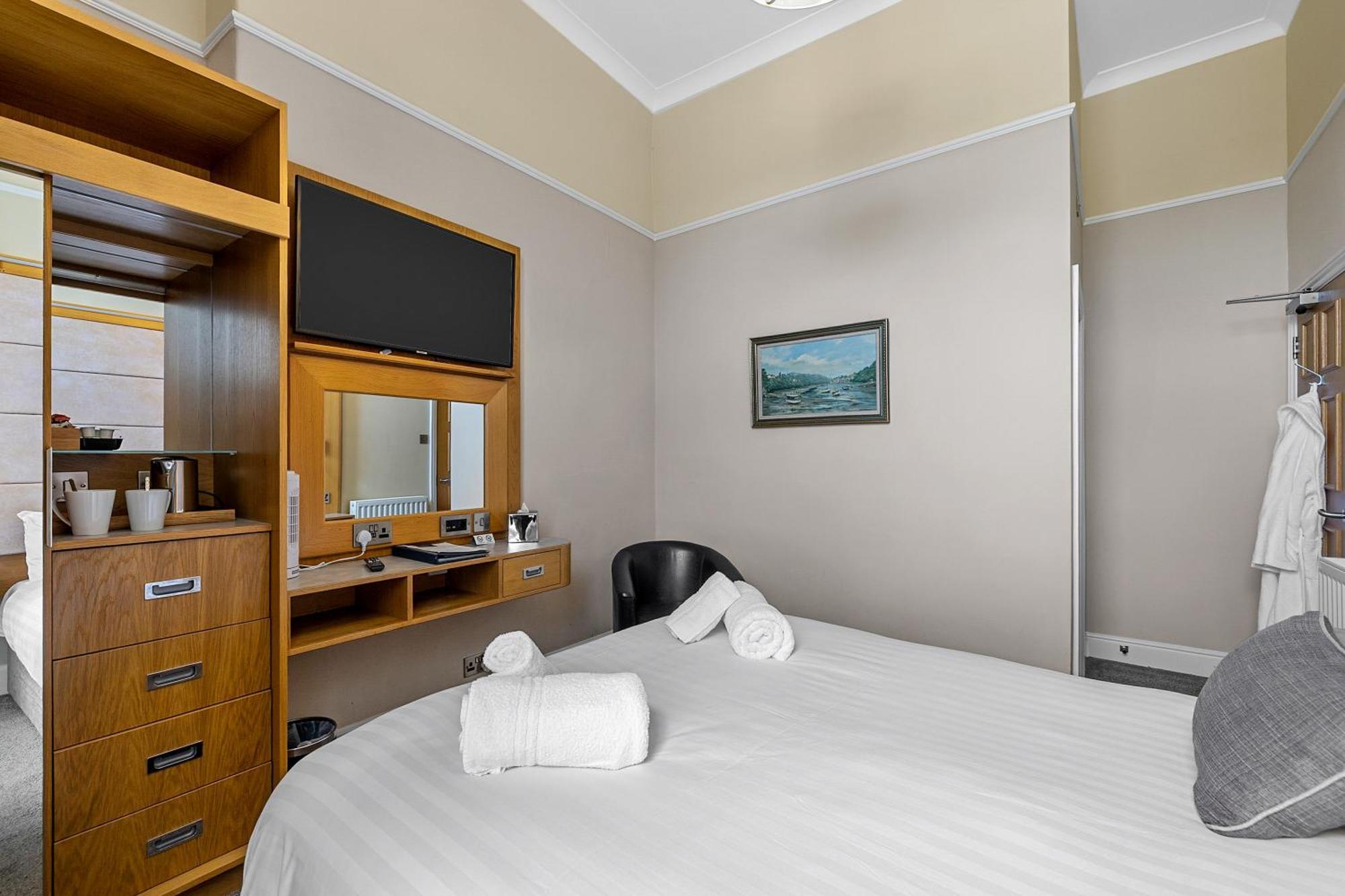 Invicta Hotel 4*