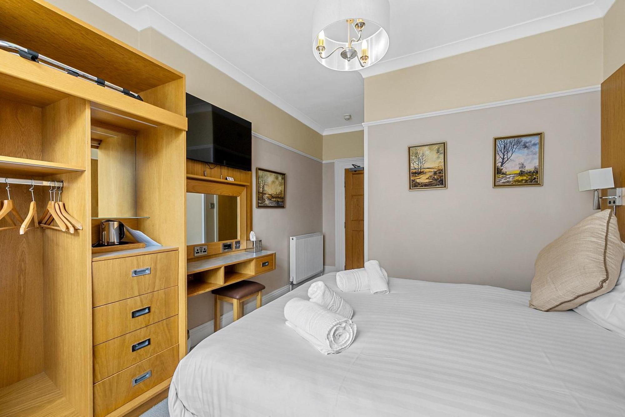 Invicta Hotel 4*